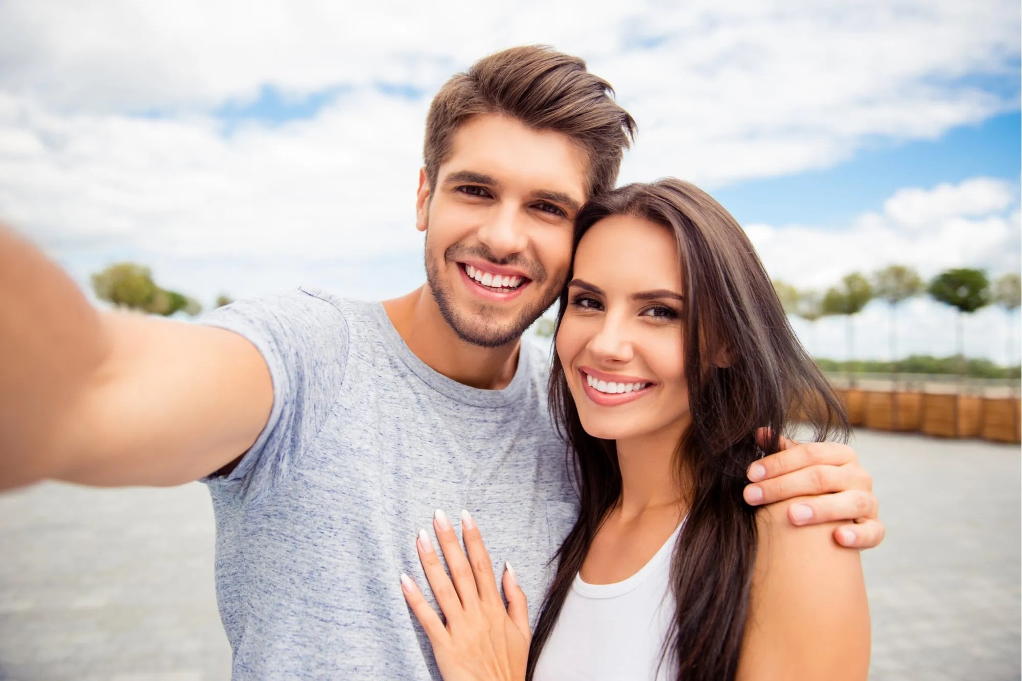 How to Stay Safe While Dating Online